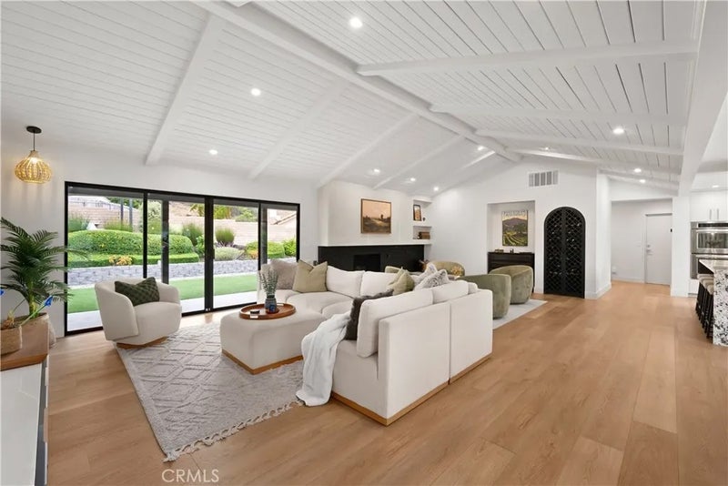 1096 Robin Circle