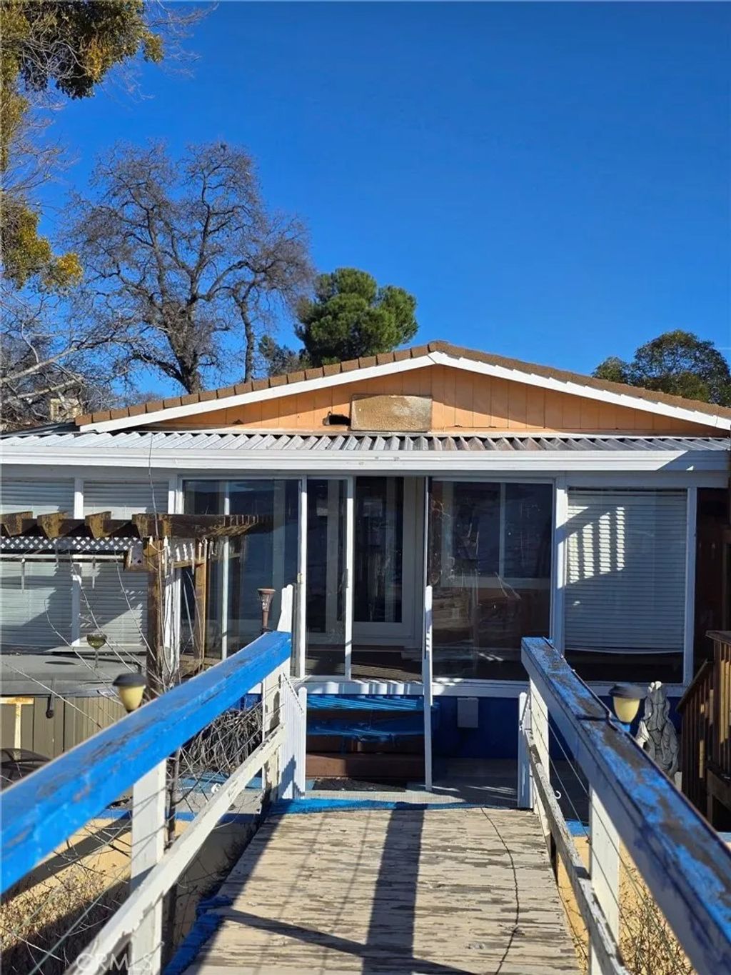 Photo of 14101 Lakeshore Dr, Clearlake, CA 95422 (MLS # LC25282368)