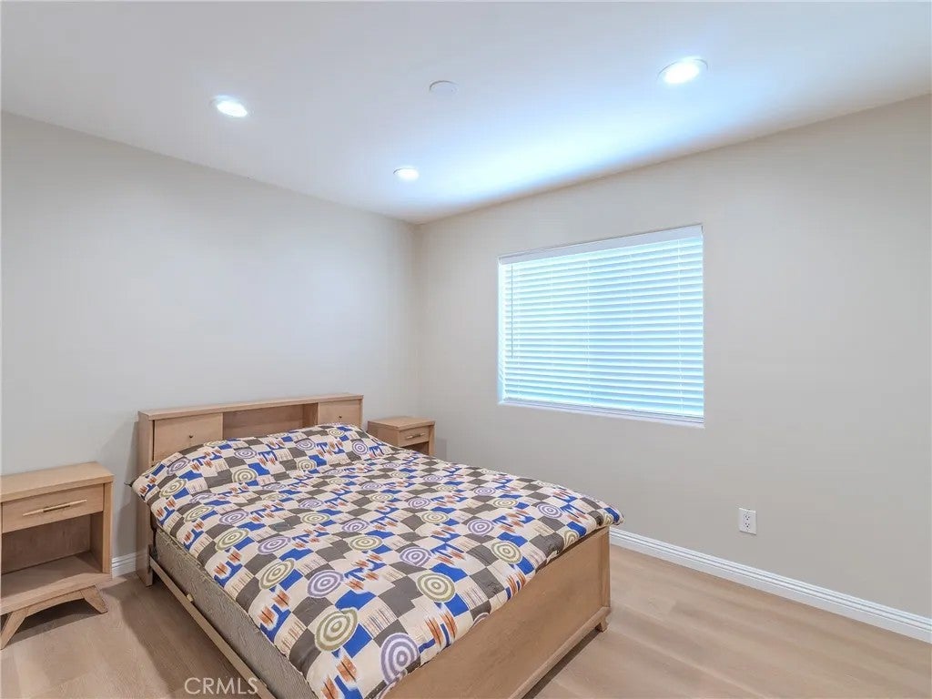470 S Ferris