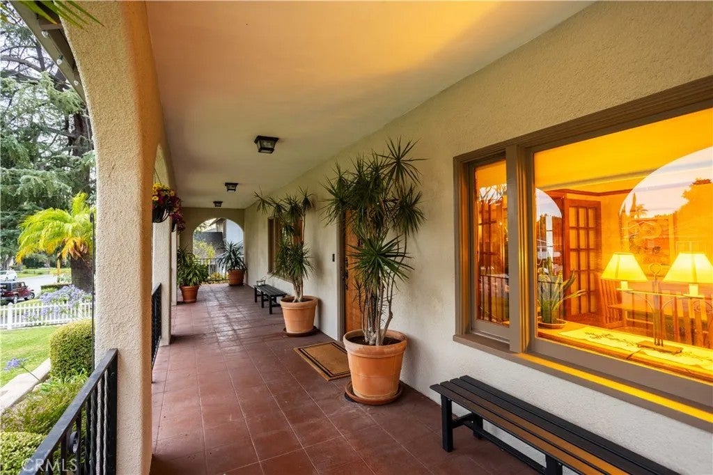 209 N Sunset