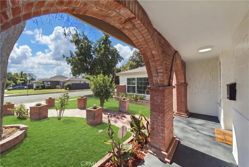 18745 Sunburst Street