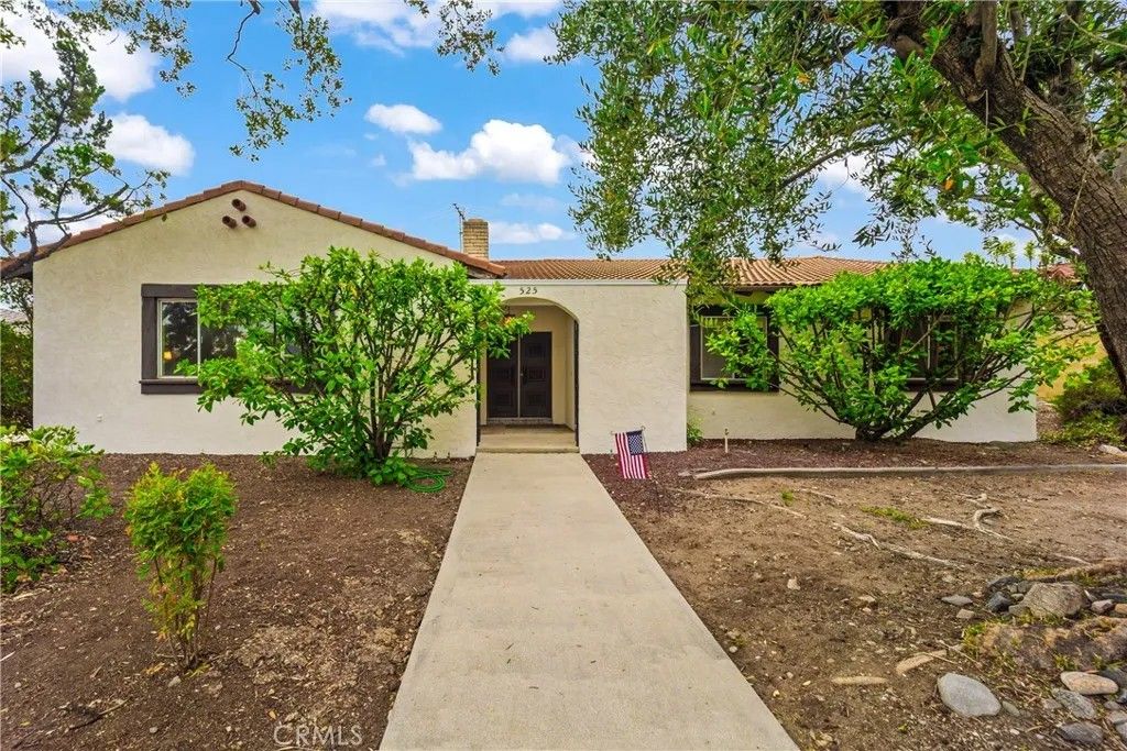 Photo of 525 Fountain Springs, Glendora, CA 91741 (MLS # SR26099983)