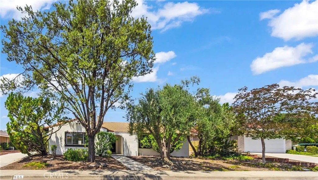 Photo of 525 Fountain Springs, Glendora, CA 91741 (MLS # SR26099983)