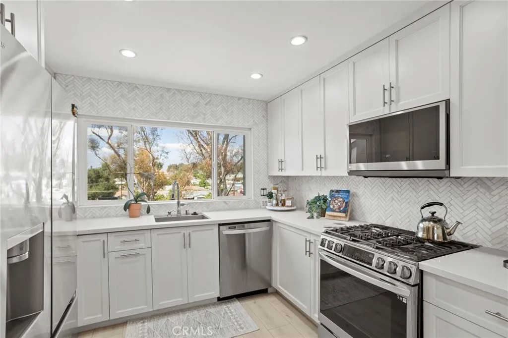 1854 Rainbow Terrace