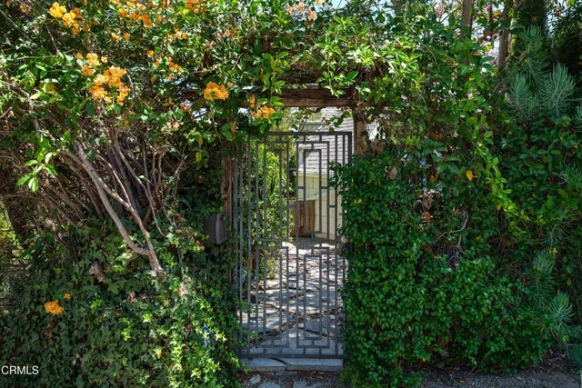 6271 Pine Crest Drive, Los Angeles
