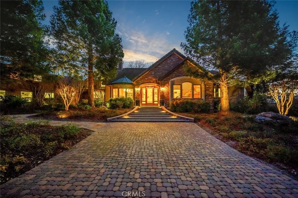 6550 Avila Valley Drive