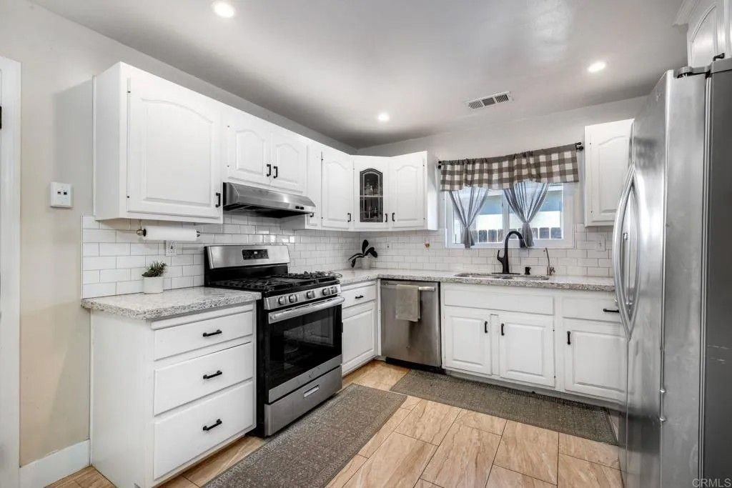 Photo of 924 Daisy Street, Escondido, CA 92027 (MLS # NDP2602288)