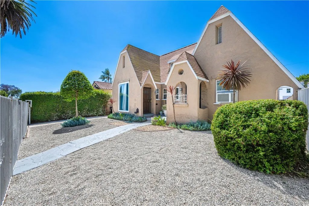 2839 Hillcrest Drive
