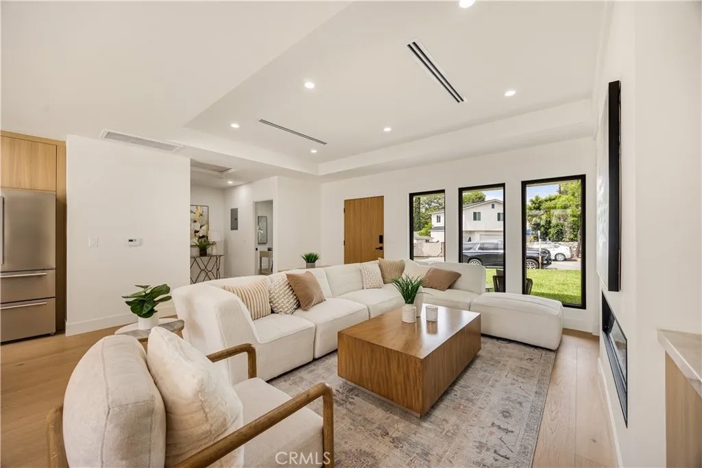 2316 N Parish