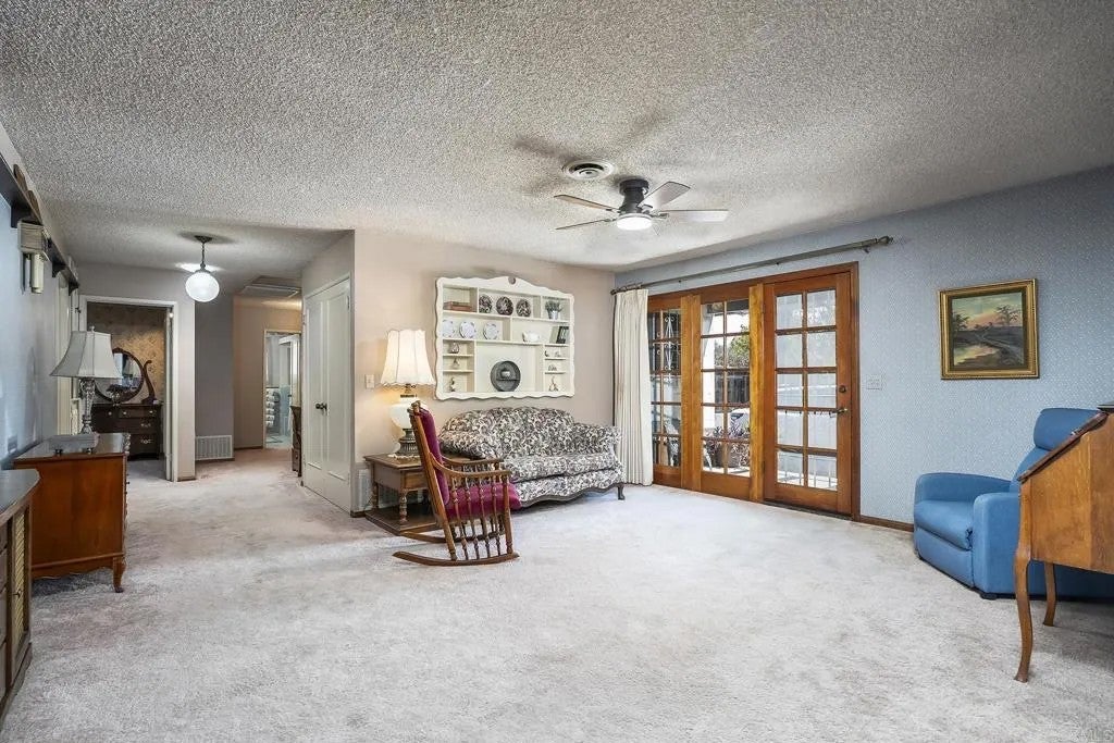 2425 DENOVA DR