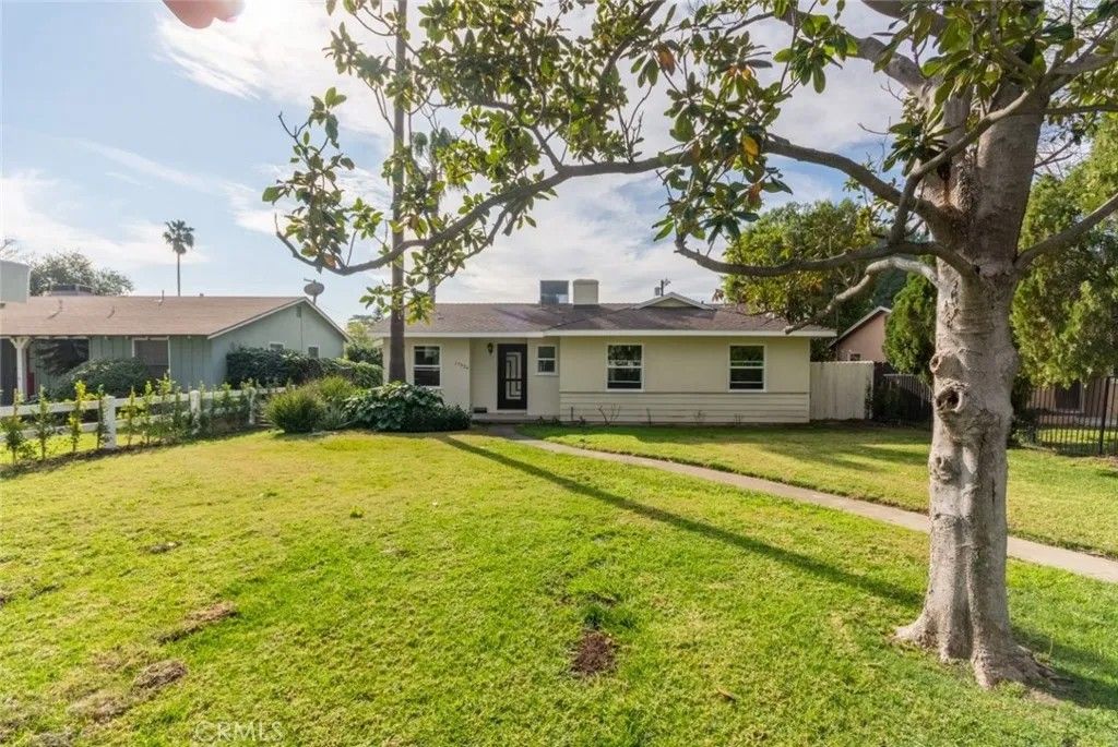 Photo of 17024 Sherman Way, Van Nuys, CA 91406 (MLS # SR25269545)