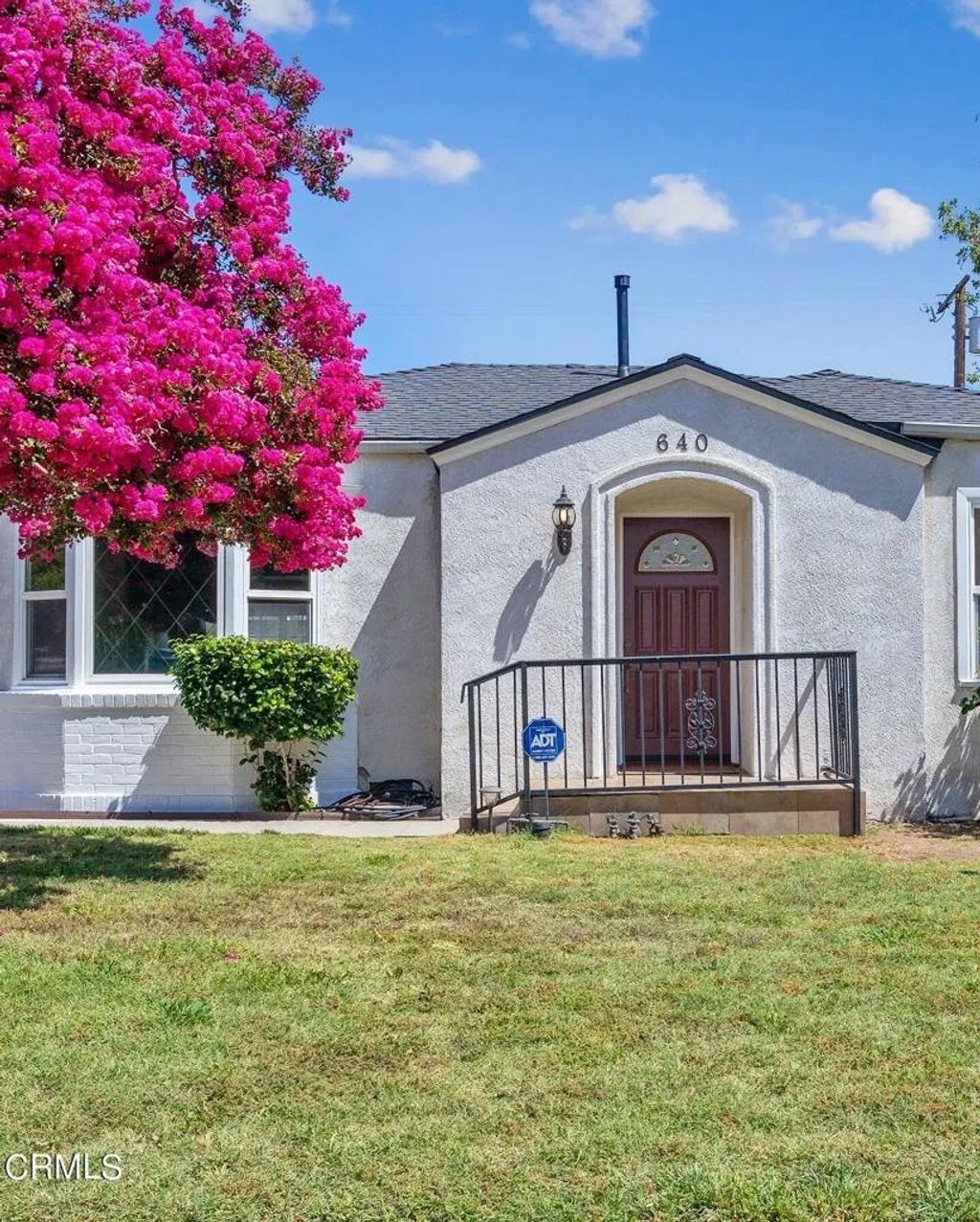 Photo of 640 E Elmwood Avenue, Burbank, CA 91501 (MLS # P1-25487)