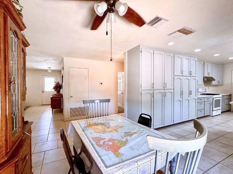 6963 Lennox