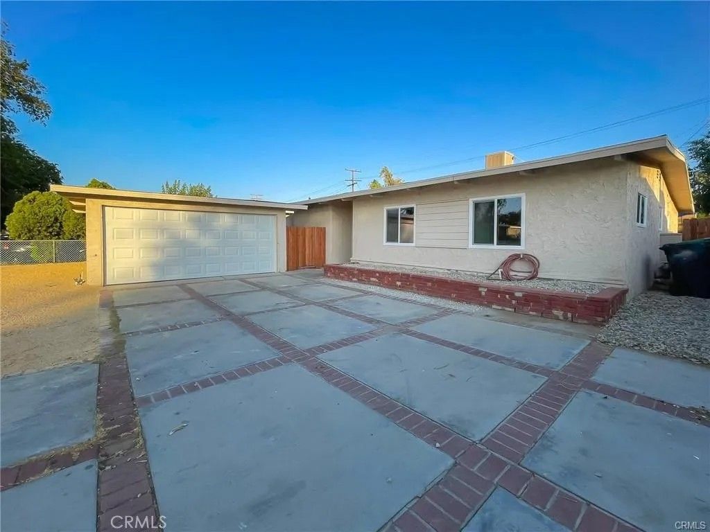 Photo of 1408 W Avenue H15, Lancaster, CA 93534 (MLS # SR25279596)
