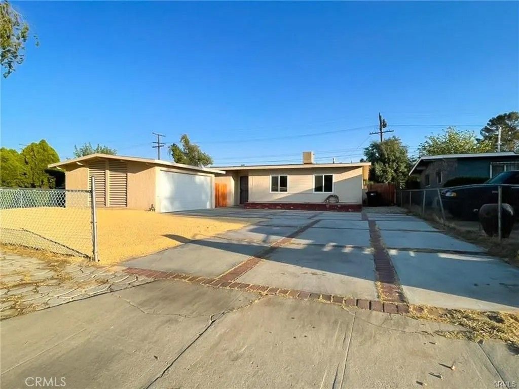 Photo of 1408 W Avenue H15, Lancaster, CA 93534 (MLS # SR25279596)
