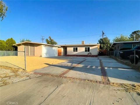 Photo of 1408 W Avenue H15, Lancaster, CA 93534 (MLS # SR25279596)