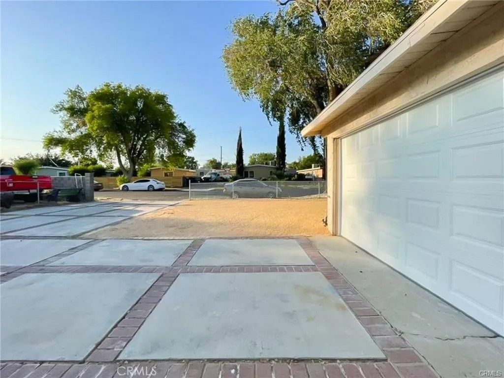Photo of 1408 W Avenue H15, Lancaster, CA 93534 (MLS # SR25279596)