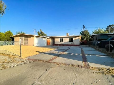 Photo of 1408 W Avenue H15, Lancaster, CA 93534 (MLS # SR25279596)