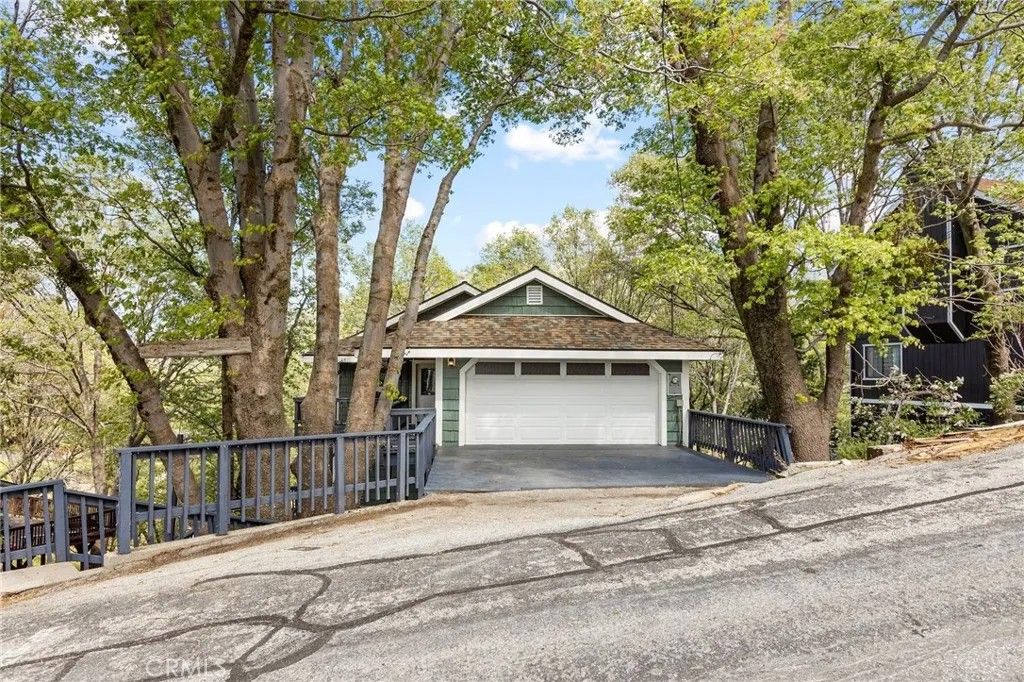 Photo of 453 Davos Dr, Crestline, CA 92325 (MLS # IG26069119)