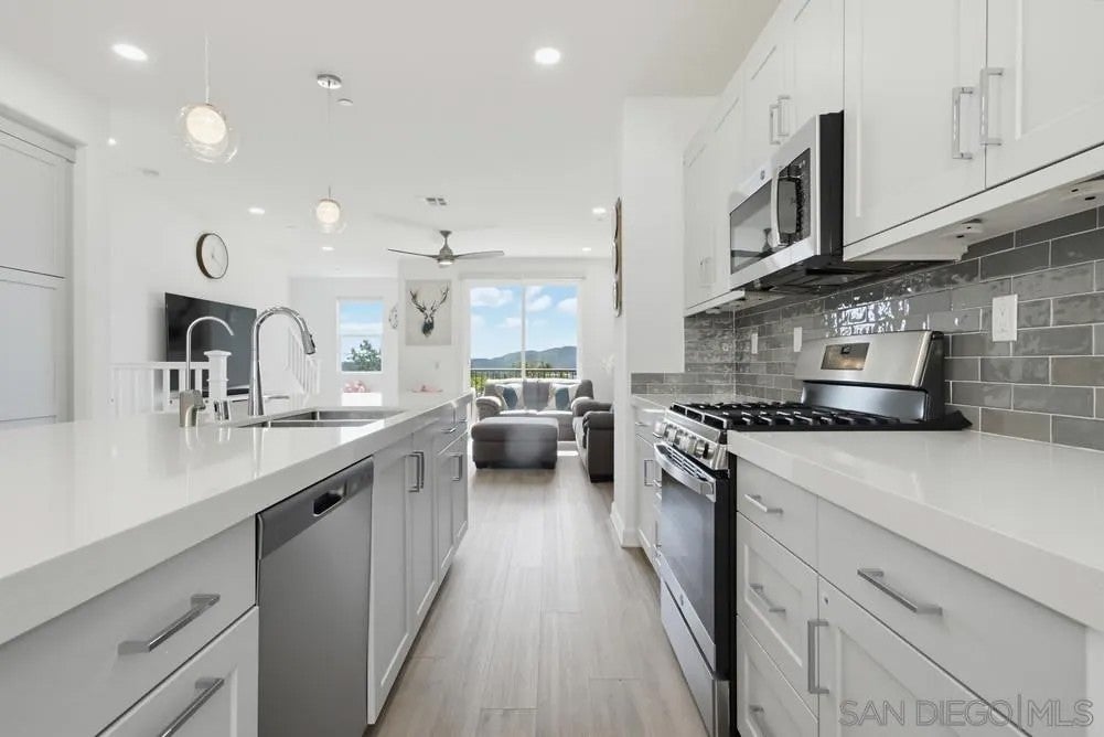 Photo of 1222 Sunrise Vw #105, San Marcos, CA 92078 (MLS # 260024897)