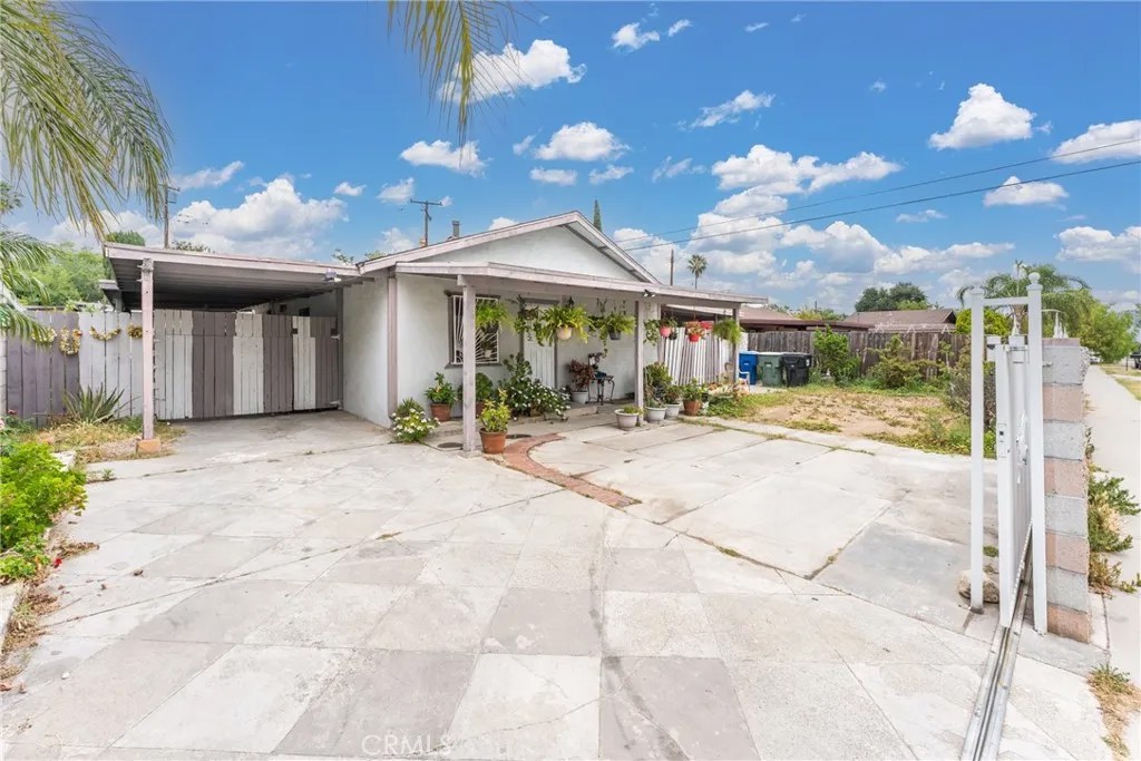 2226 W King