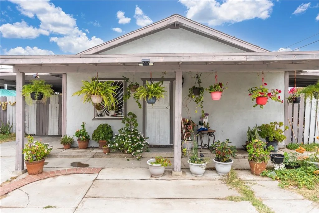 2226 W King