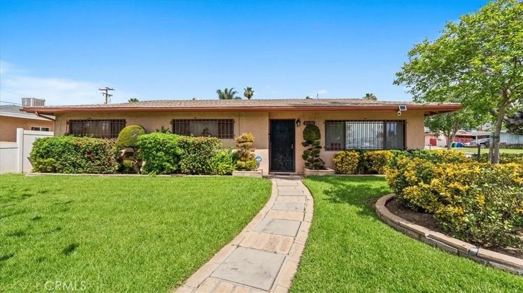 Photo of 27196 10th Street, Highlands, CA 92346 (MLS # CV26041489)