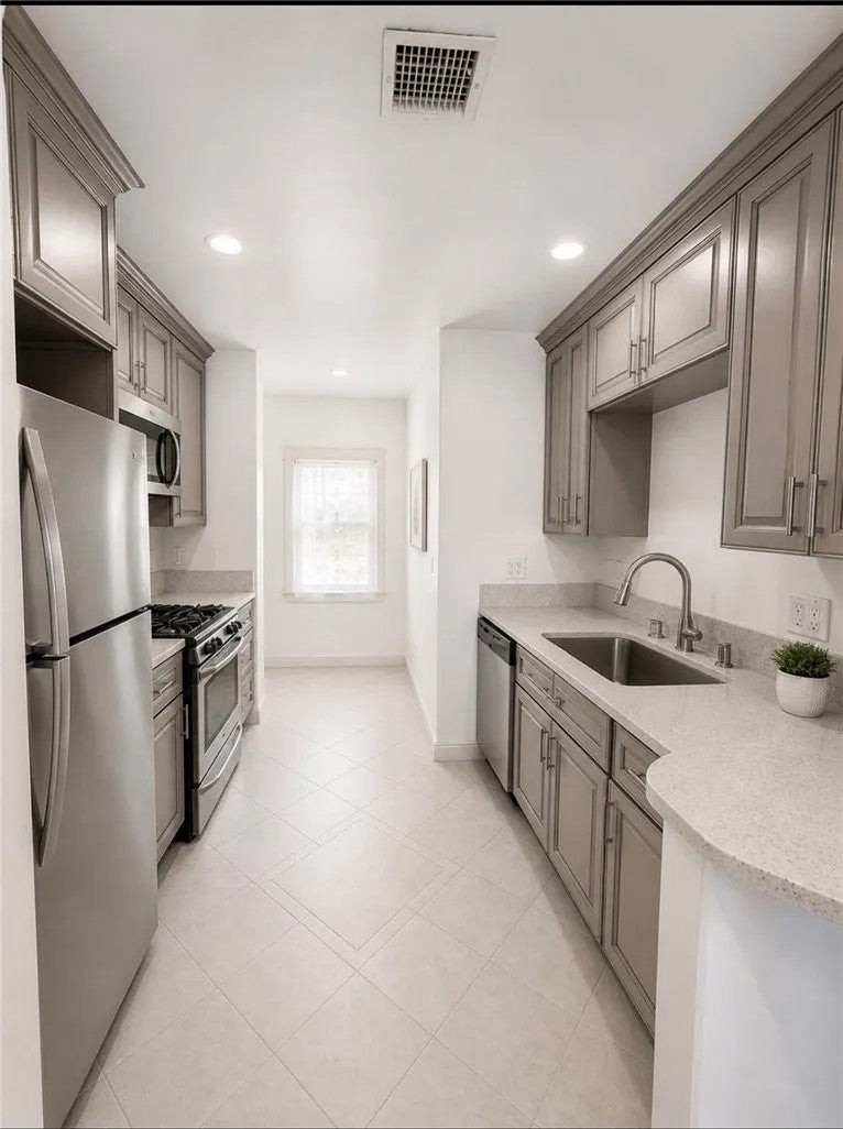 309 W Alhambra