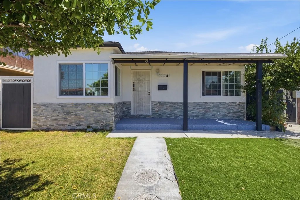 4017 Santa Ana