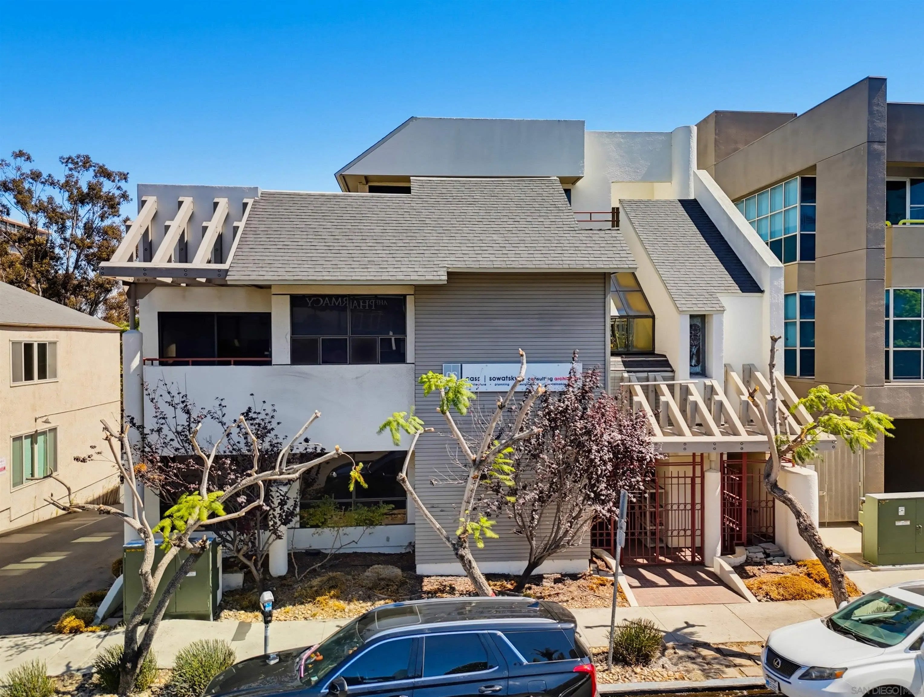 3569 Fifth Avenue