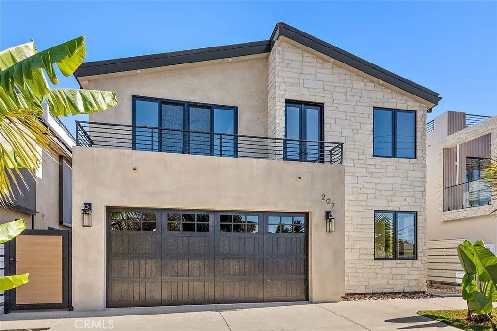 Photo of 207 W Avenida San Antonio, San Clemente, CA 92672 (MLS # OC25273755)