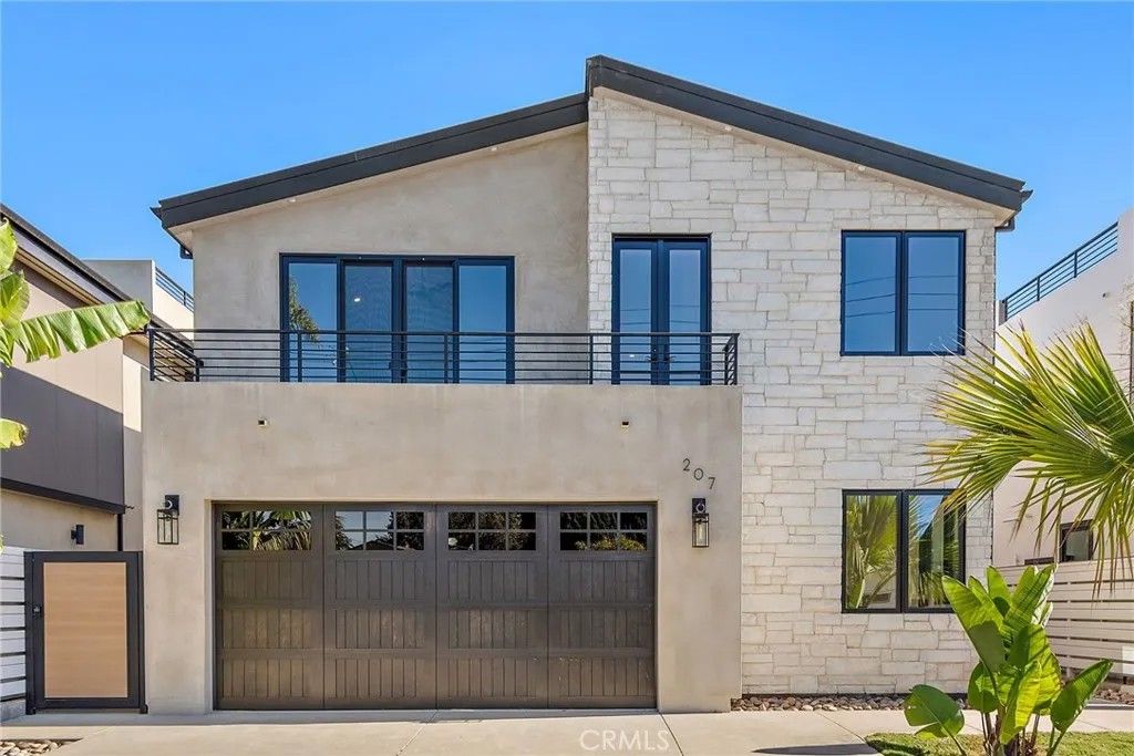 Photo of 207 W Avenida San Antonio, San Clemente, CA 92672 (MLS # OC25273755)