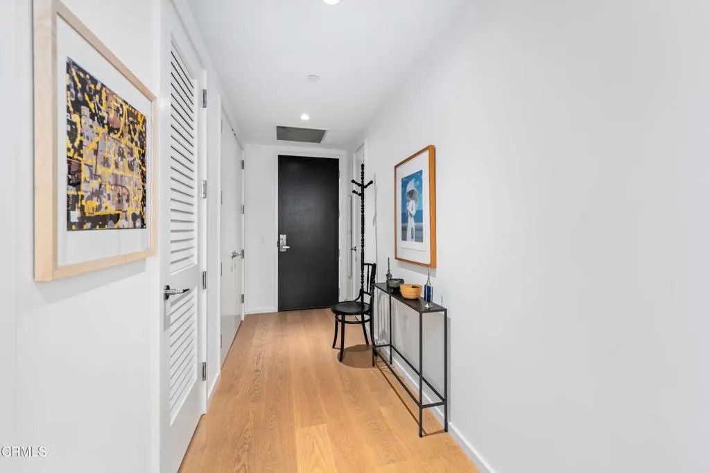 Photo of 877 Francisco Street #1506, Los Angeles, CA 90015 (MLS # P1-25338)