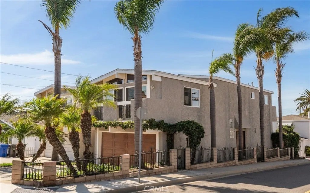 Photo of 1747 Haynes LN, Redondo Beach, CA 90278 (MLS # SB26211957)