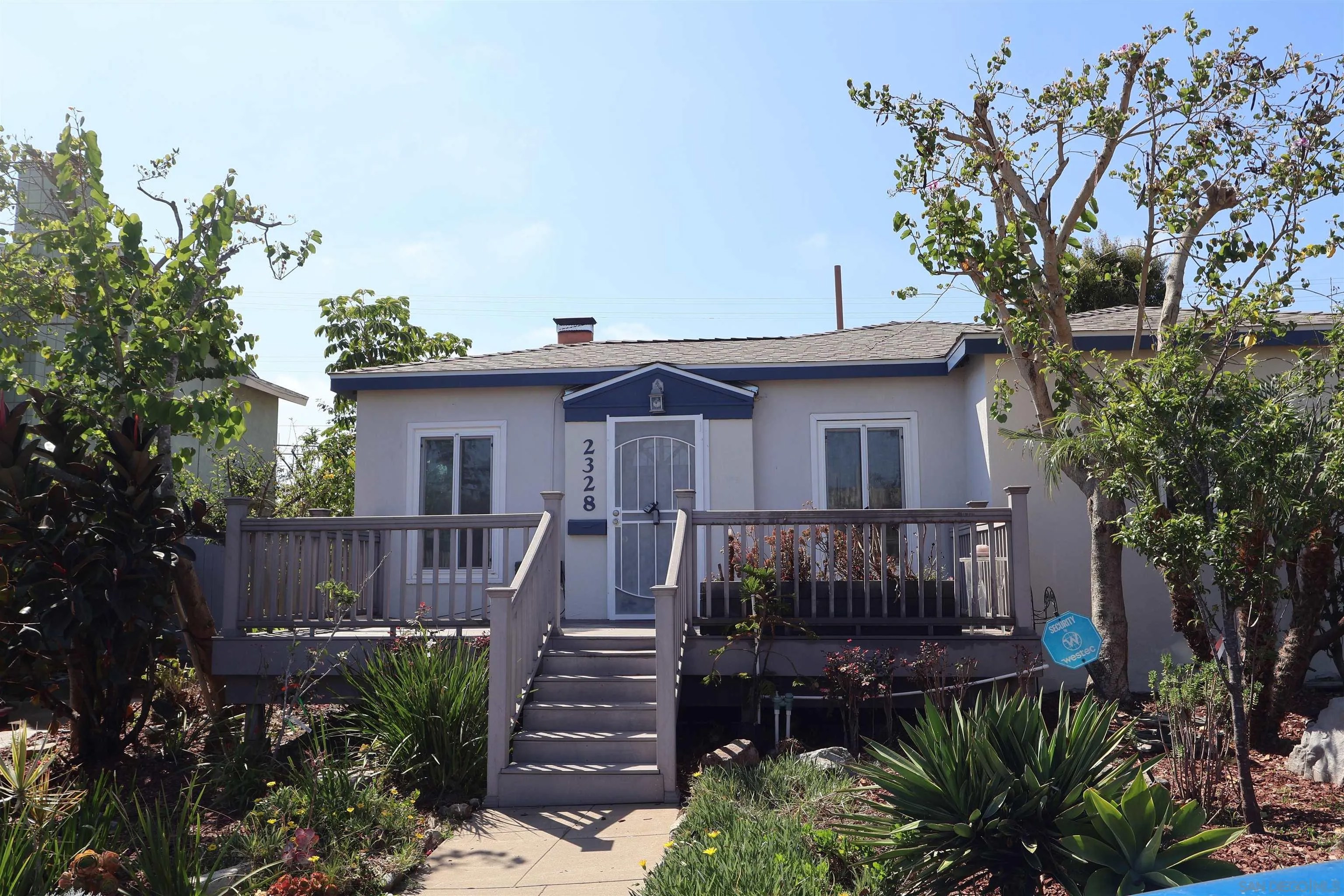 2328 LUCERNE DRIVE