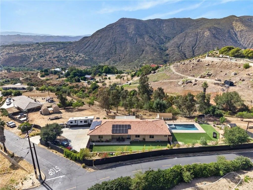 Photo of 2914 Vista Del Rio, Fallbrook, CA 92028 (MLS # SW26095911)