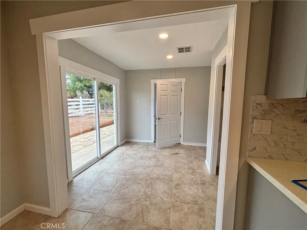 Photo of 10356 Wells Ave, Riverside, CA 92505 (MLS # IV25239816)