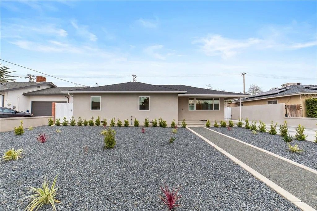 Photo of 17180 Ivy Ave, Fontana, CA 92335 (MLS # IV26017523)