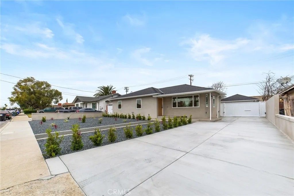 Photo of 17180 Ivy Ave, Fontana, CA 92335 (MLS # IV26017523)