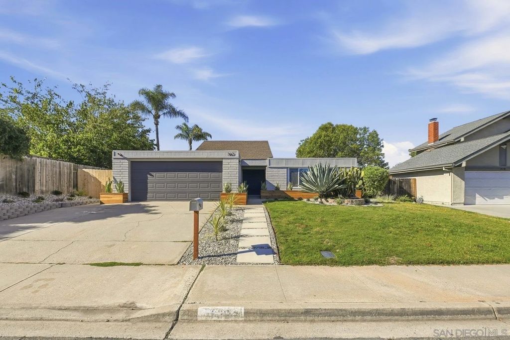 Photo of 362 Via Los Arcos, San Marcos, CA 92069 (MLS # 250044748)