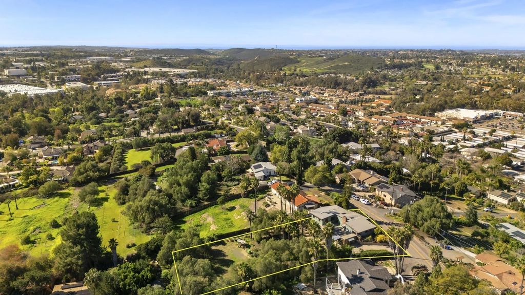 Photo of 620 Plumosa Ave, Vista, CA 92081 (MLS # 260001877)