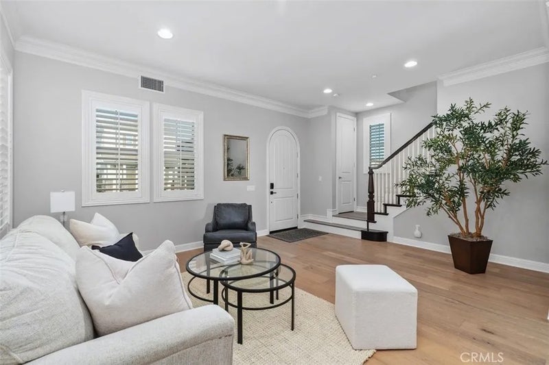 3933 Diamond Hill
