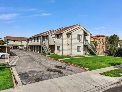 Photo of 8582 Tamarind Ave, Fontana, CA 92335 (MLS # CV25252493)