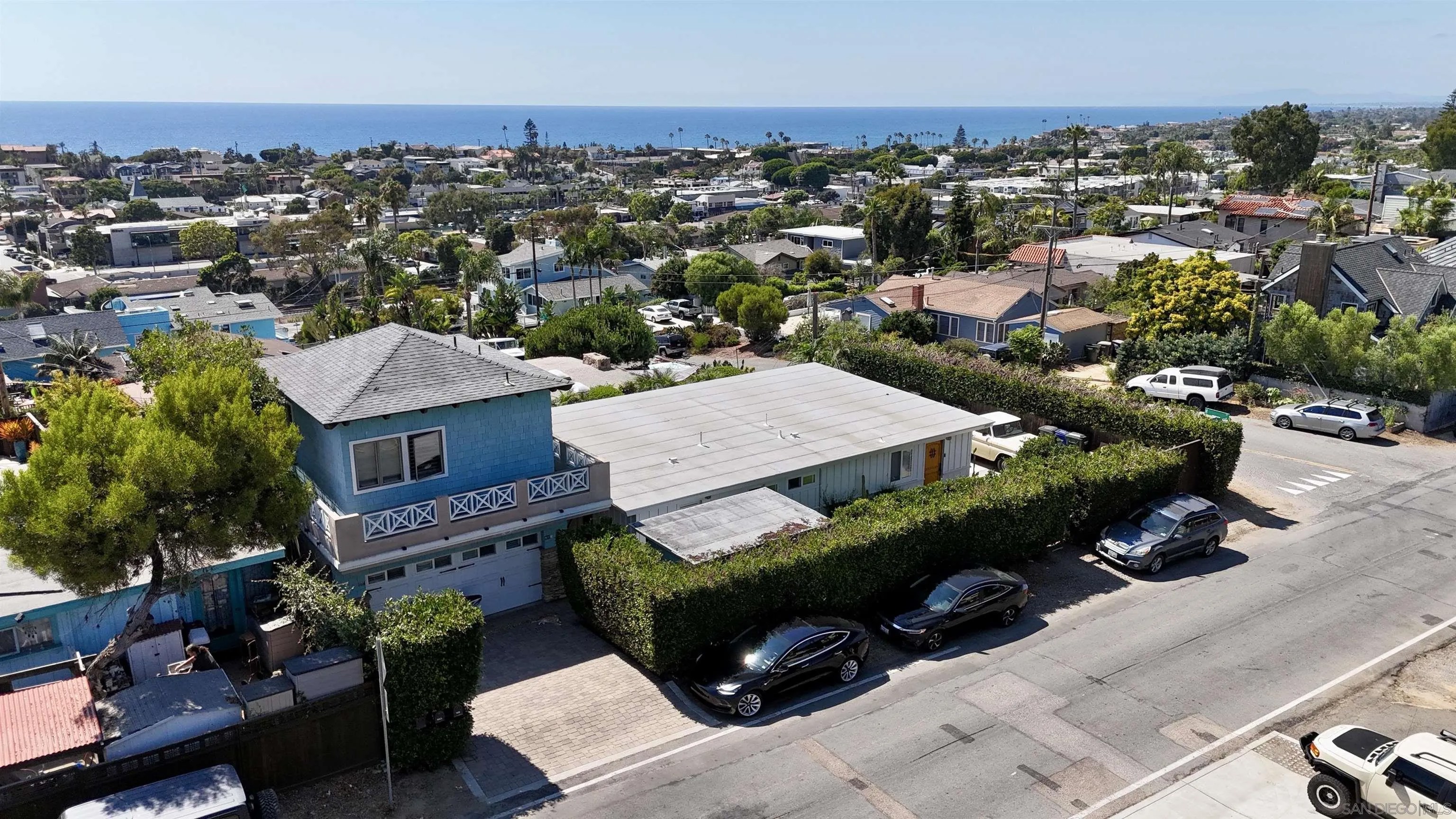 900 Cornish Dr