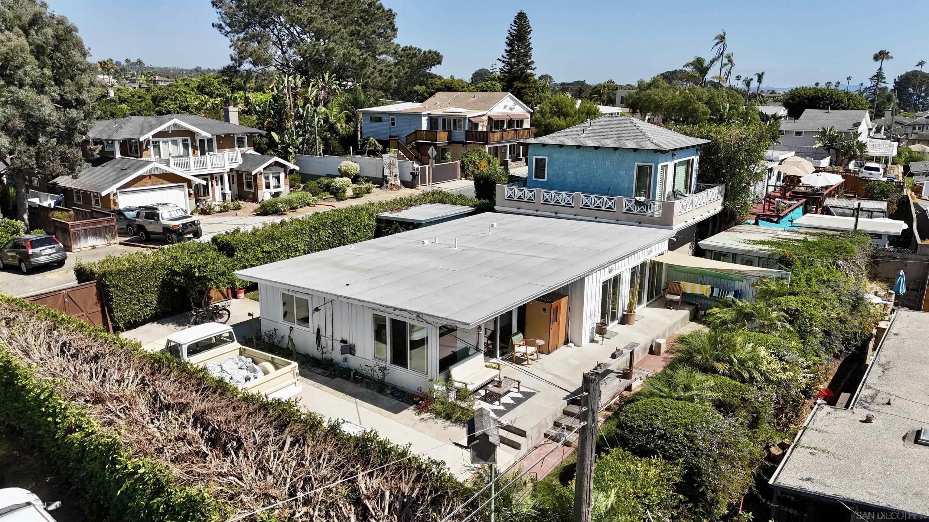 900 Cornish Dr