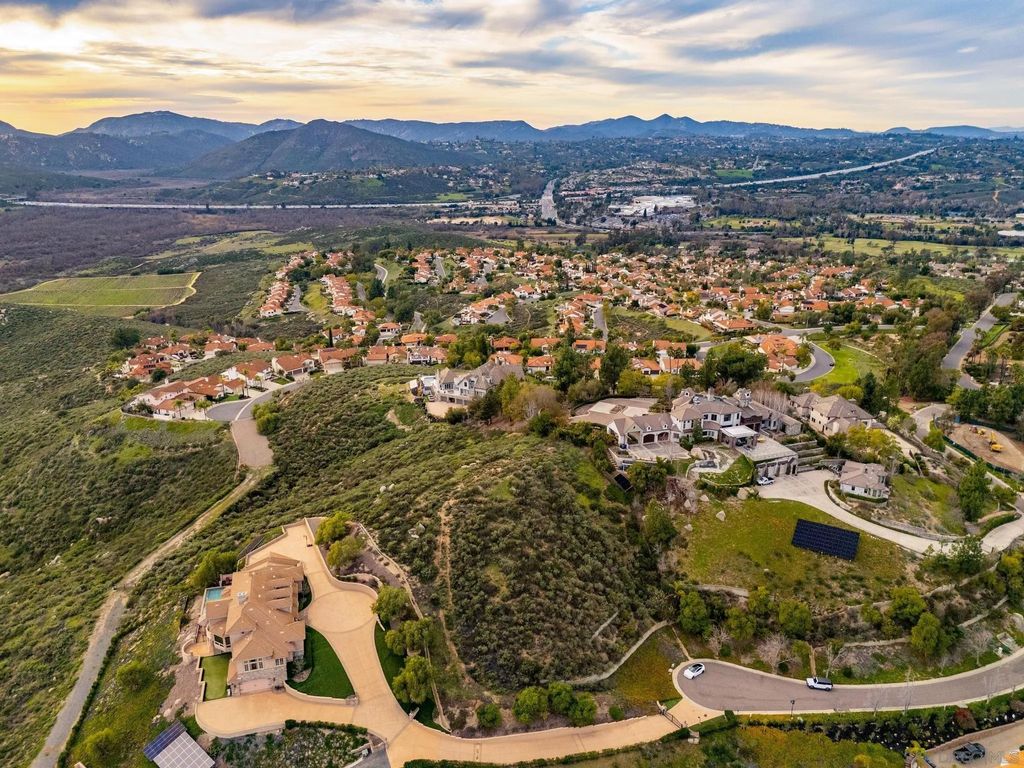 Photo of 21 Stonepointe Drive, Escondido, CA 92025 (MLS # 260002238)