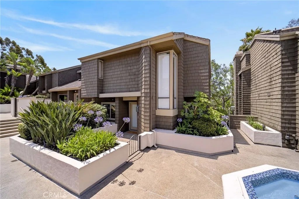 48 Sea Island Drive