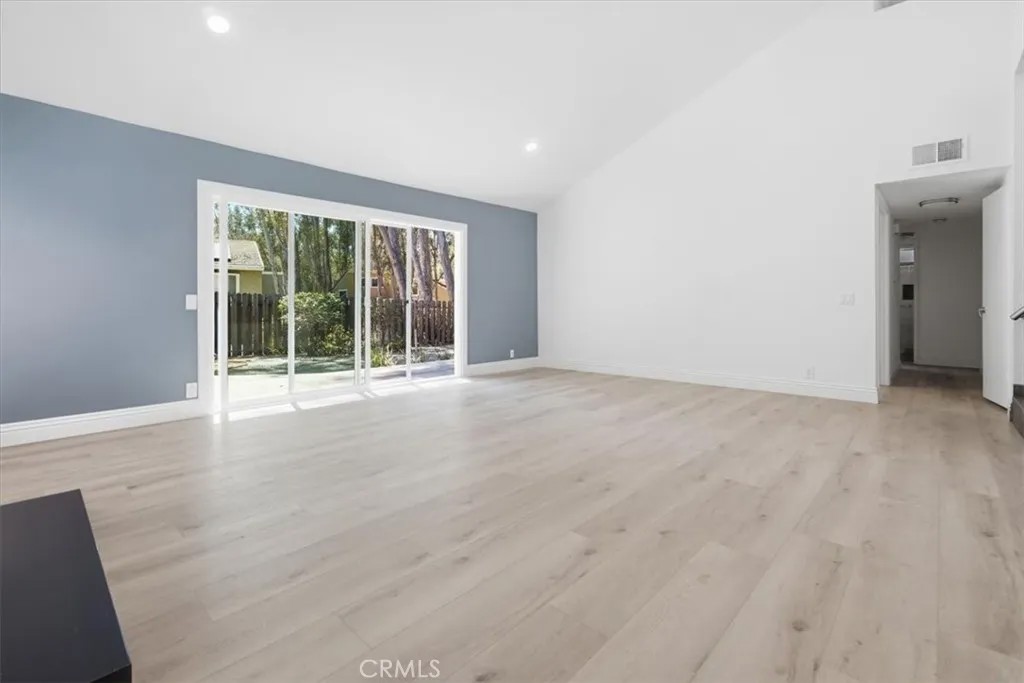 25045 Castlewood