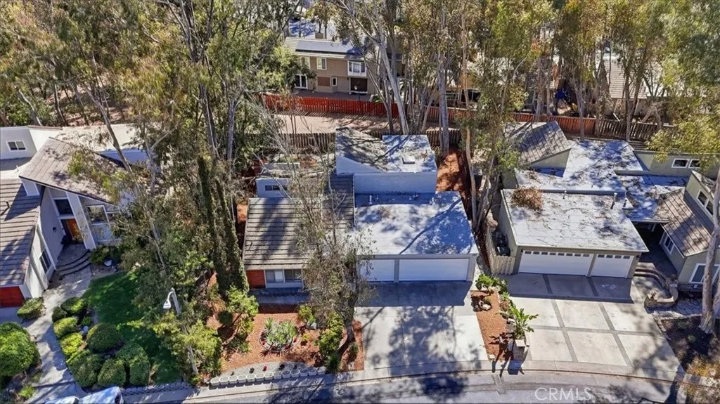 25045 Castlewood