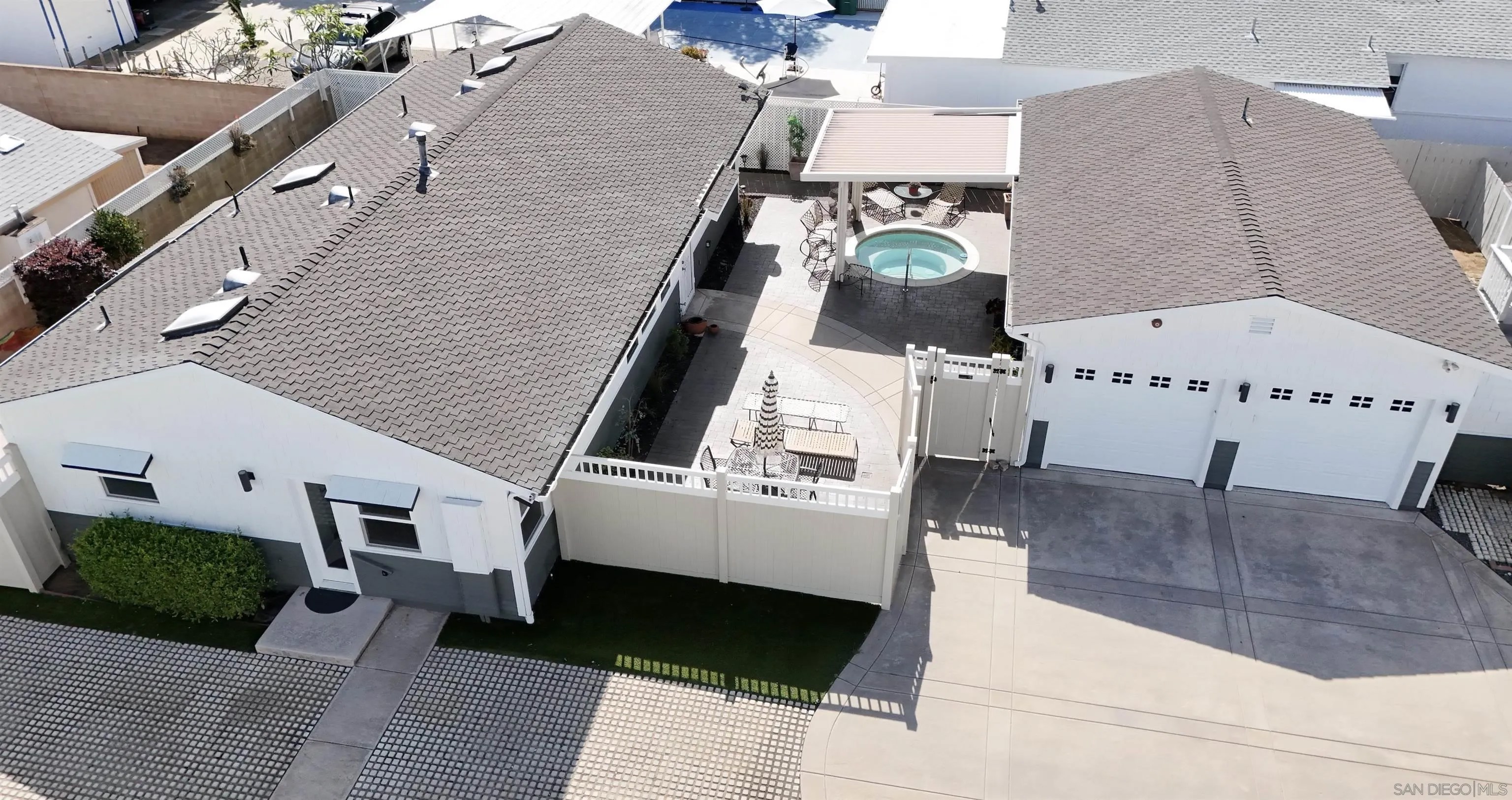 1011 Knowles Ave